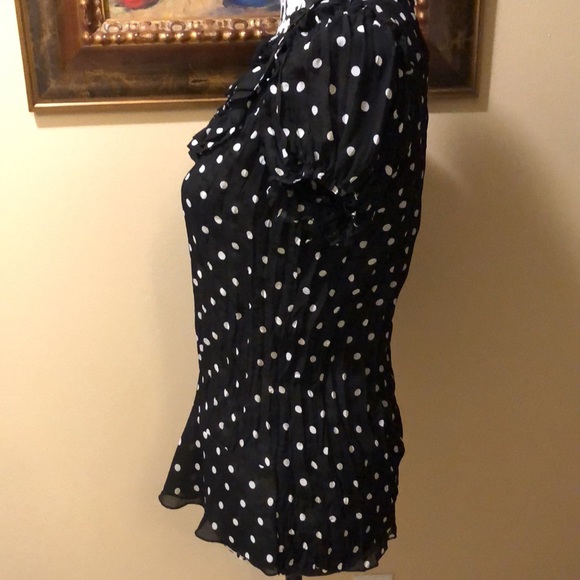S.L.B. Black & White round ruffle collar, short sleeves crinkle polka dot top - Picture 4 of 13